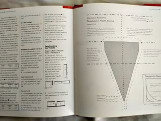 THE FOLKWEAR BOOK OF ETHNIC CLOTHING - PATRONES