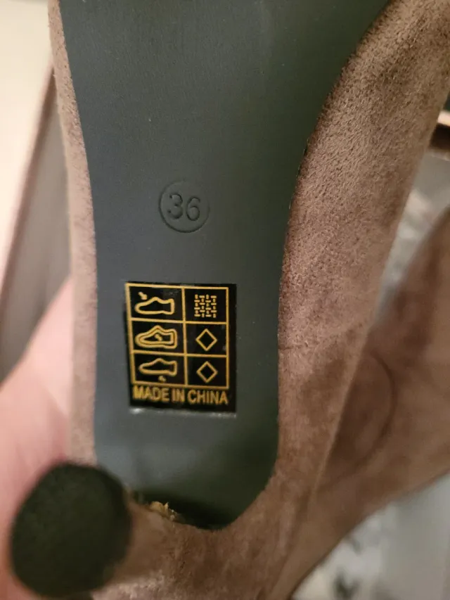 Tronchetti camoscio n. 36