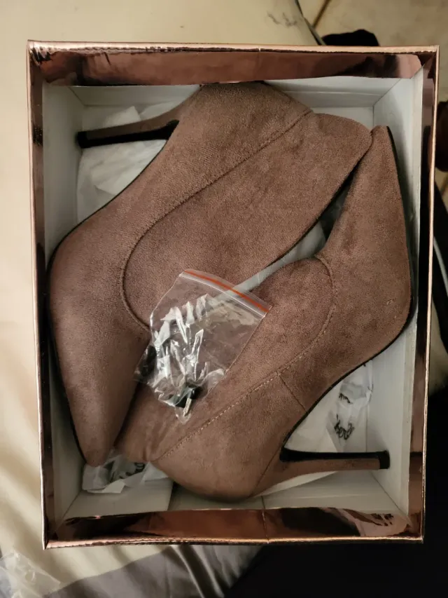 Tronchetti camoscio n. 36