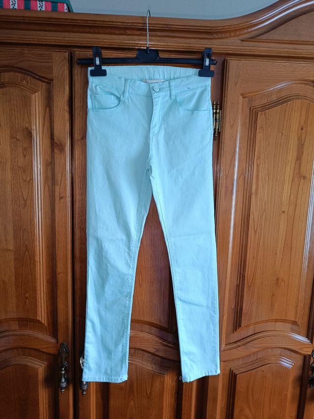 Pantalón azul de niña