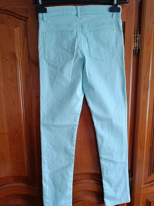 Pantalón azul de niña