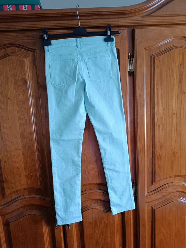 Pantalón azul de niña