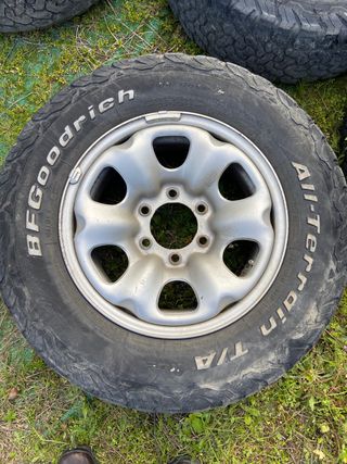 Llantas nissan terrano 2