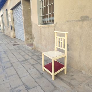 Reclinatorio antiguo silla de madera con asiento