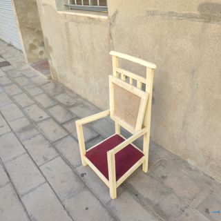 Reclinatorio antiguo silla de madera con asiento