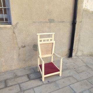 Reclinatorio antiguo silla de madera con asiento