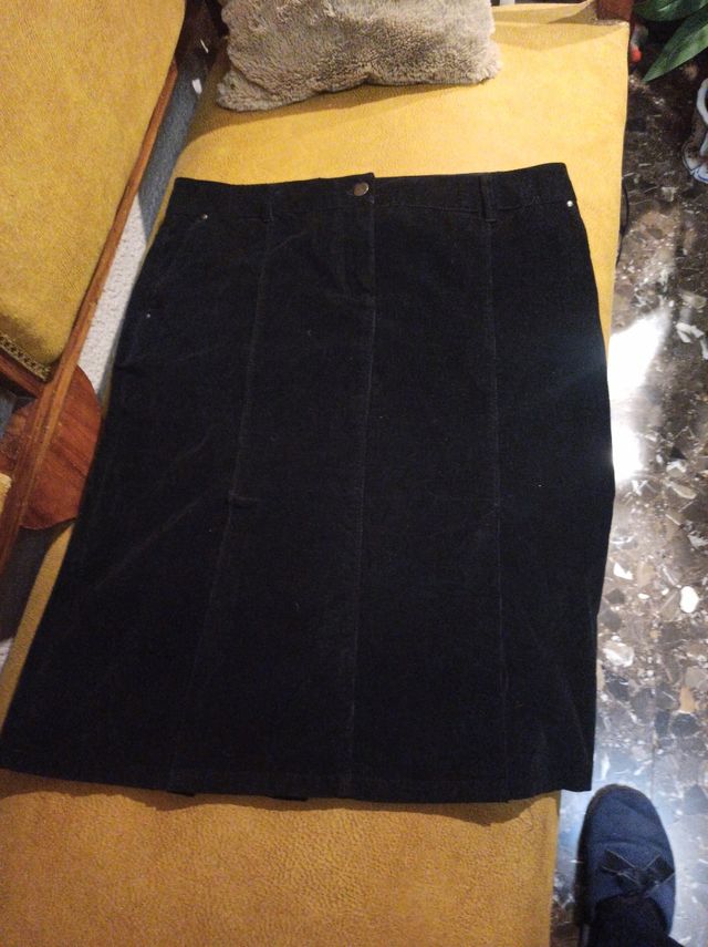Falda pana fina,T 44-46 negra CA Jessica, nueva