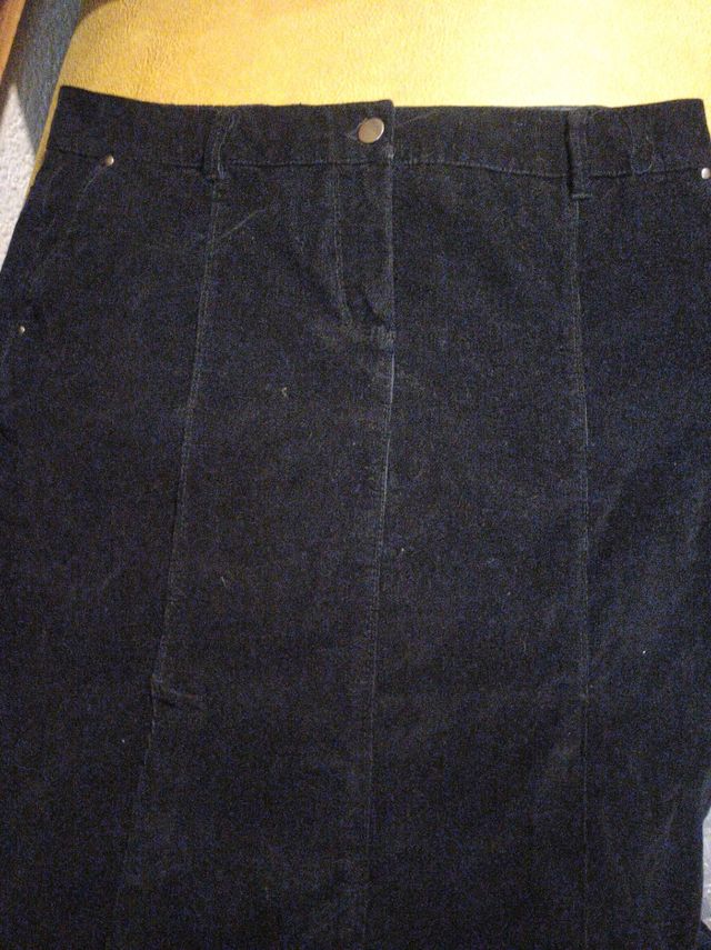 Falda pana fina,T 44-46 negra CA Jessica, nueva