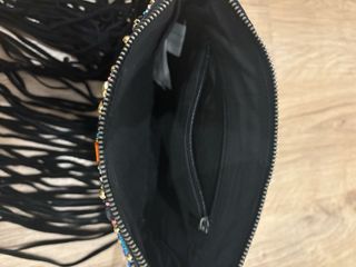 Bolso negro flecos y abalorios