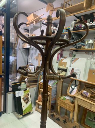 Perchero pie estilo Tonet