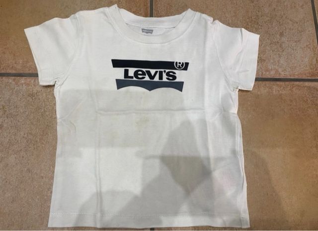 Camiseta Levis. Talla 24 meses. 92 cm.