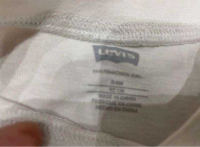 Camiseta Levis. Talla 24 meses. 92 cm.