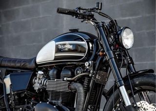 moto triumph bonneville 900cc