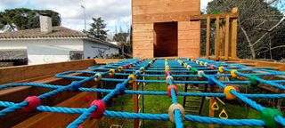 PARQUE INFANTIL ESCALERA DE MONOS INSTALADO