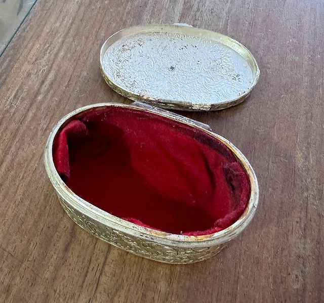 Cajita metal ovalada