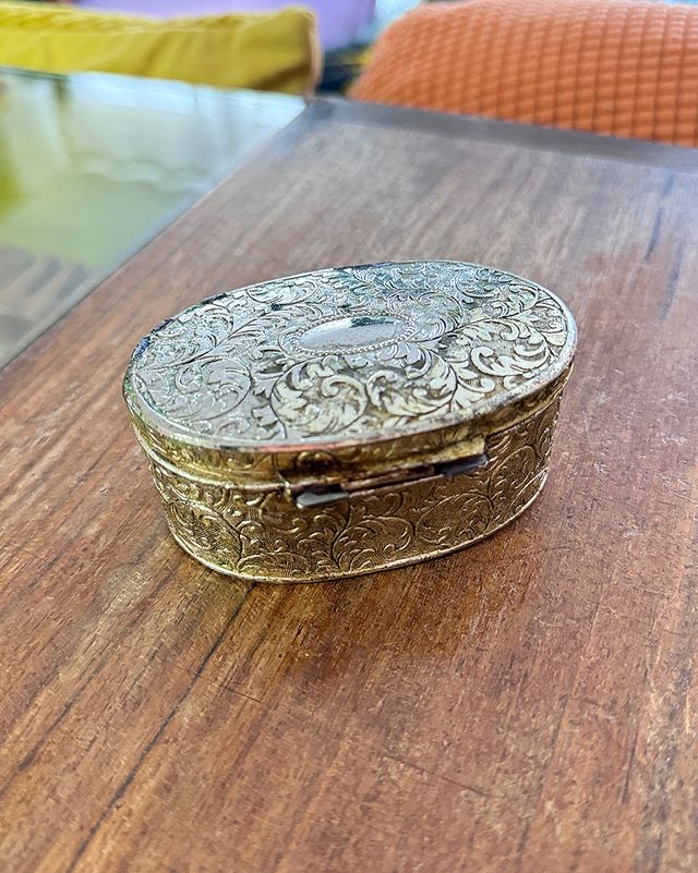 Cajita metal ovalada