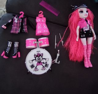Muñeca y accesorios