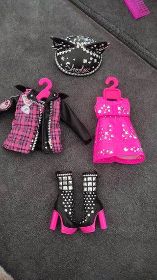 Muñeca y accesorios