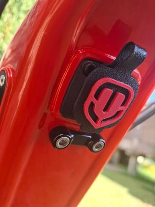 Tapas Puerto de Carga Brilla Oscuridad MONDRAKER