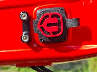 Tapas Puerto de Carga Brilla Oscuridad MONDRAKER