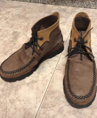 Botines de piel artesanos.