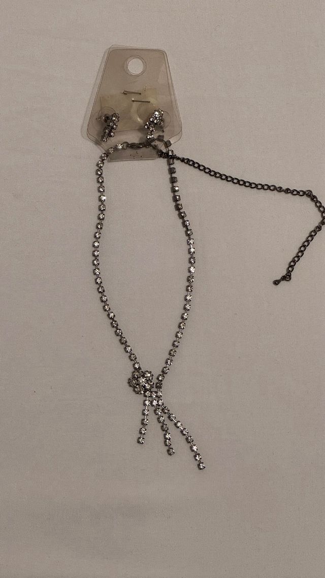 Conjunto collar y pendientes de brillantes
