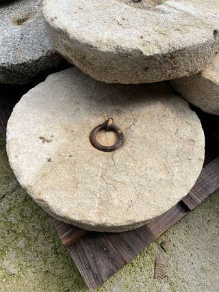Antiguas tapas de piedra de los alcantarillados