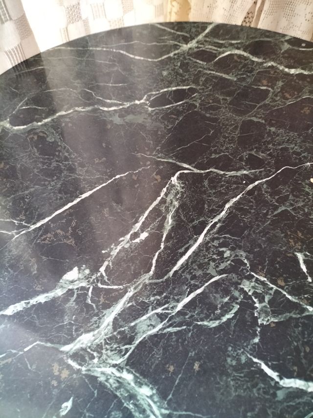 Mesa auxiliar antigua