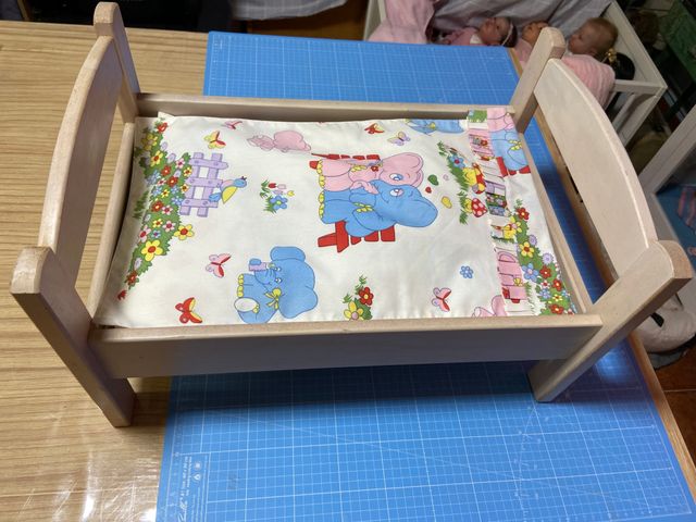Cama de madera para muñeca,