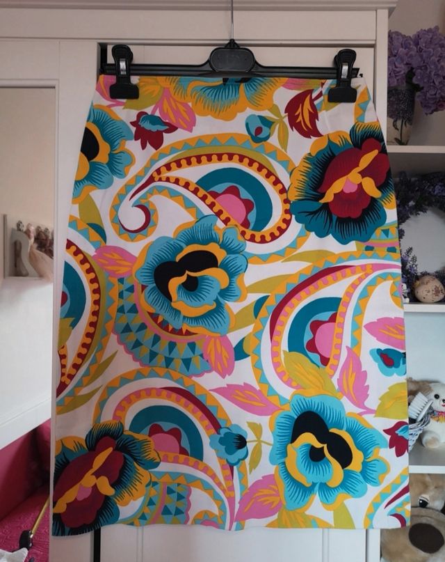 Gonna con fantasia floreale