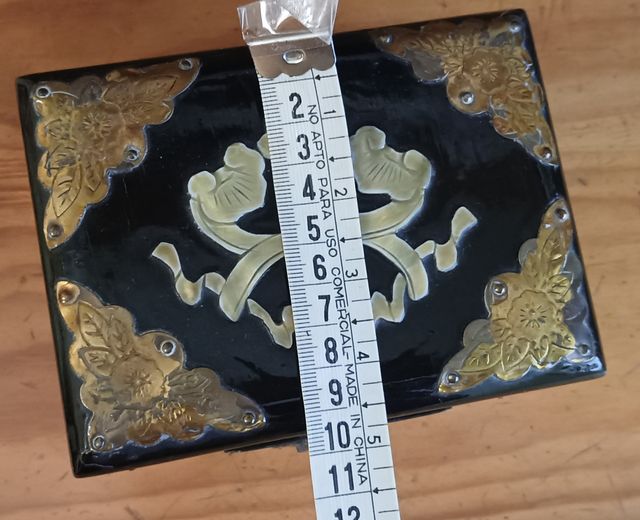 Caja joyero vintage de madera y laton