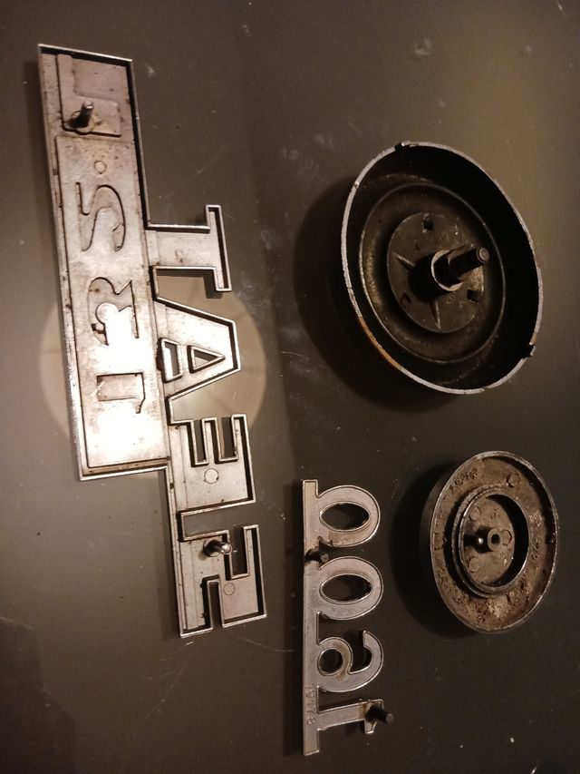 Emblemas de Seat 132.