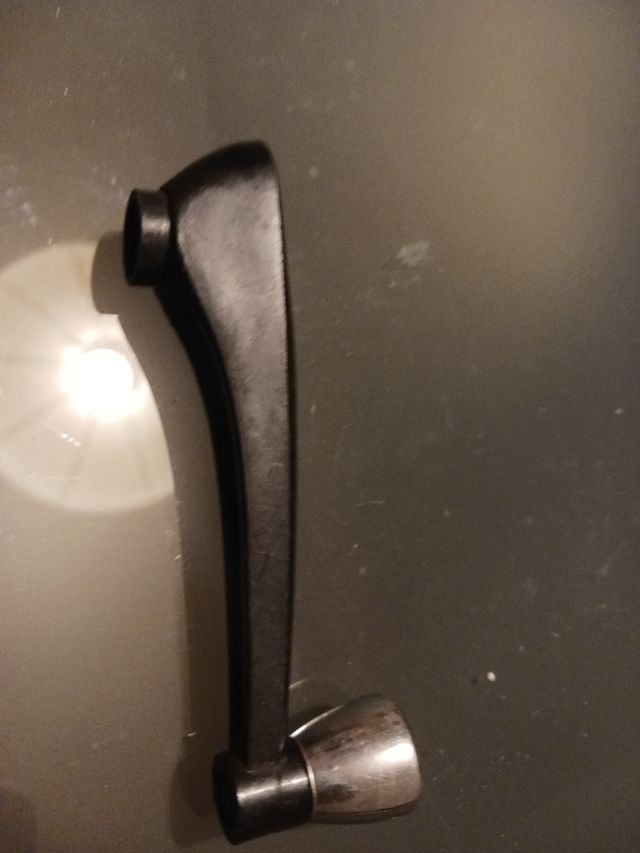 Manera elevalunas Seat.