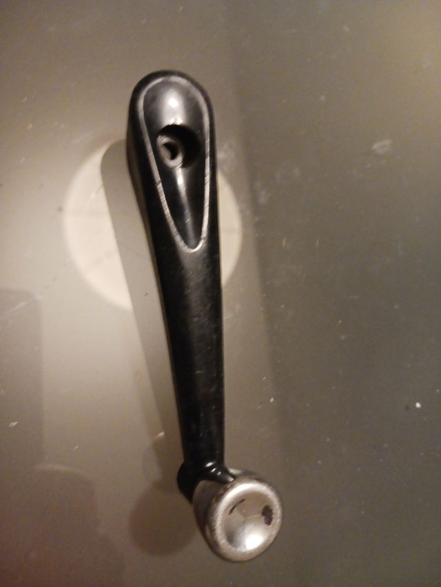 Manera elevalunas Seat.