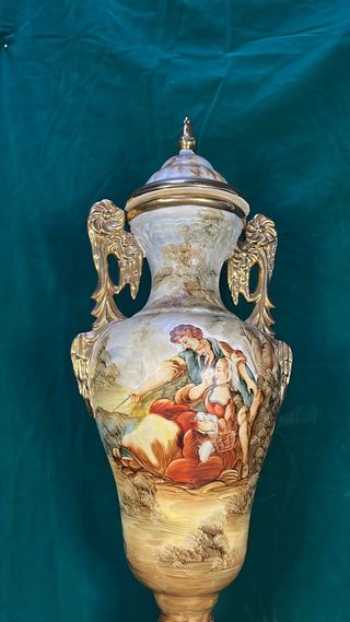 Fantástico jarrón isabelino en porcelana