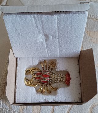 Aragosta portagioie in ottone smalti e strass.