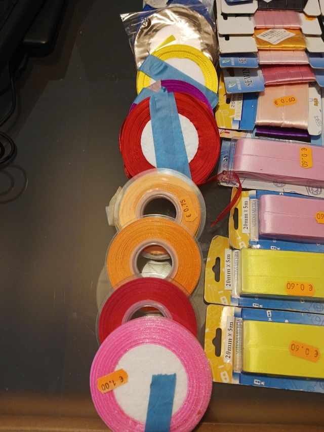 49 rollos cinta lazo textil.