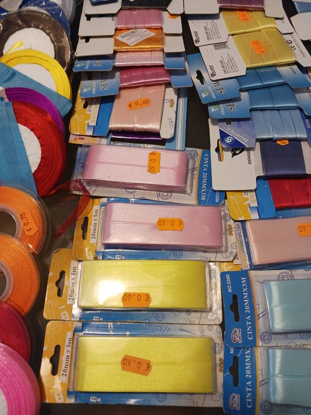 49 rollos cinta lazo textil.