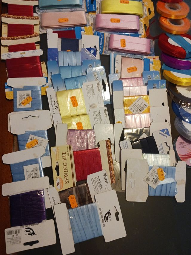 49 rollos cinta lazo textil.