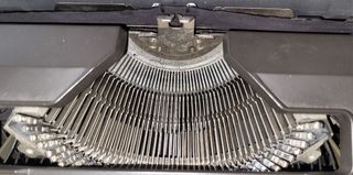 Máquina de escribir Olivetti Lettera 40