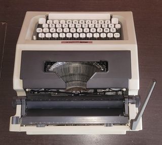 Máquina de escribir Olivetti Lettera 40