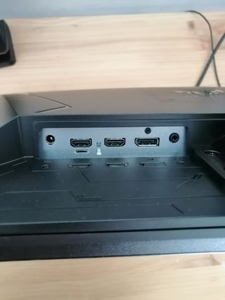 Monitor ASUS TUF GAMING VG27AQ1A 1440p 170hz. 