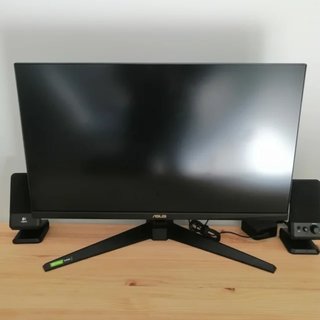 Monitor ASUS TUF GAMING VG27AQ1A 1440p 170hz.