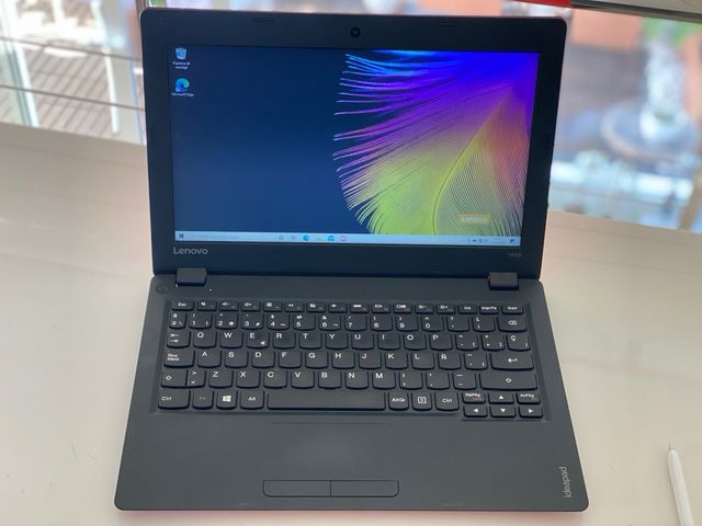 Lenovo idepad rojo