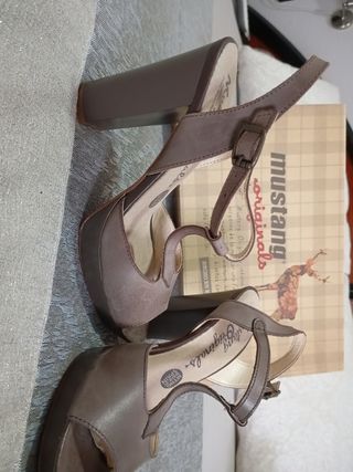 Zapato sandalias de tacón