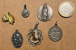 Lote de medallas religiosas