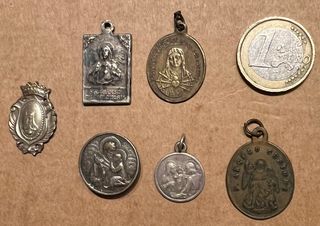 Lote de medallas religiosas