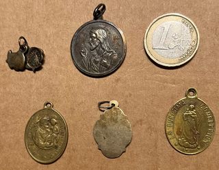 Lote de medallas religiosas