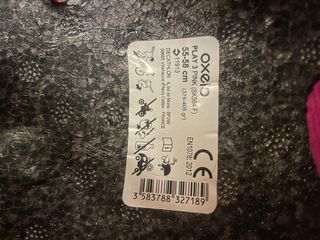 Rollerblade girl con ginocchiere e borsa