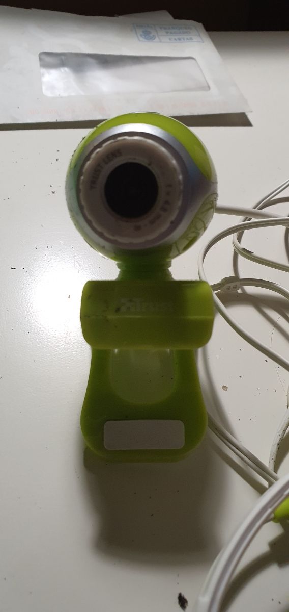 Auriculares y cámara. Lo regalo.